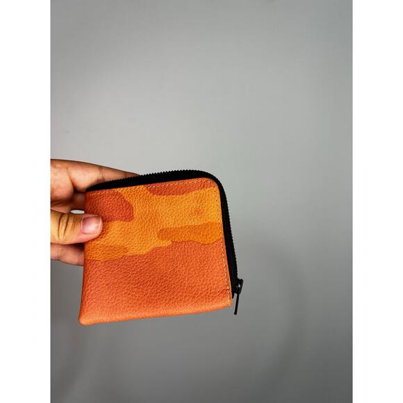 Ampersand As Apostrophe Wallet in Camo Cantalope - Picture 2 of 5